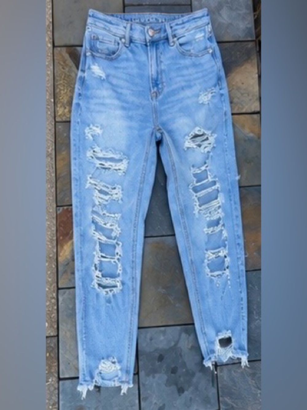 American Eagle Size 2 Short Light Wash Distressed Ripped Stretch Jeans - Picture 9 of 12